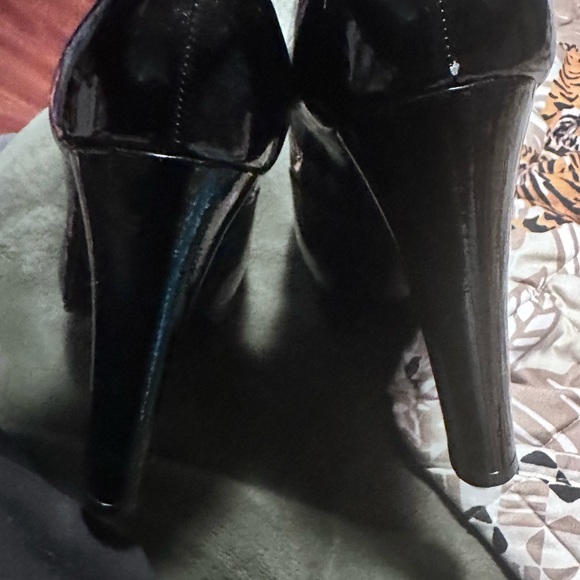 Pour La Victoire Glossy Black Heels - Picture 2 of 4